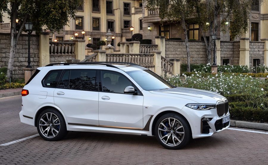 BMW X7 M50d seven-seater for hire in Hoedspruit